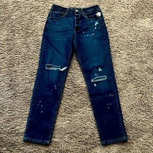 Destroyed jeans